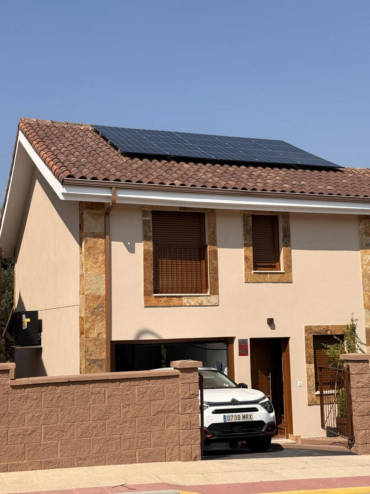 Instalación Solar aerotermia y baterías