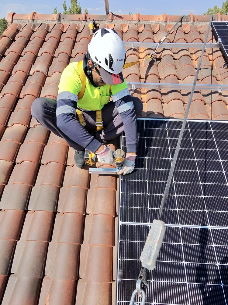 Instalación Solar aerotermia y baterías