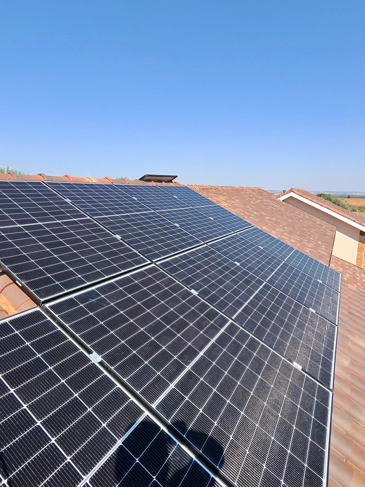 Instalación Solar aerotermia y baterías